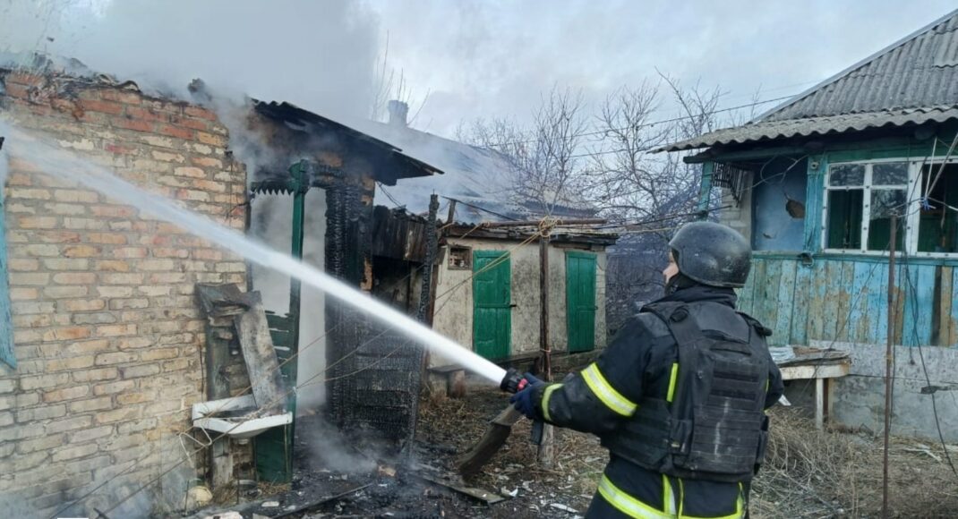 В Лимане спасатели ликвидировали пожар хозяйственной постройки (фото)