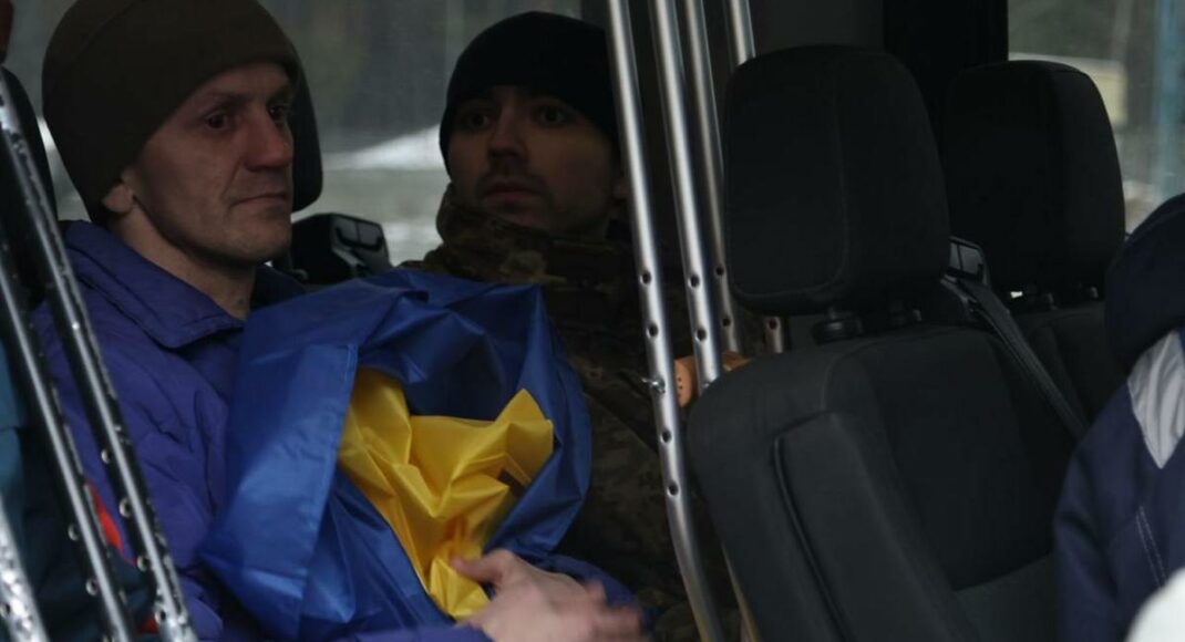 Захисники Маріуполя, "Азовсталі", Донеччини: Україна повернула з російського полону ще 25 людей (фото)