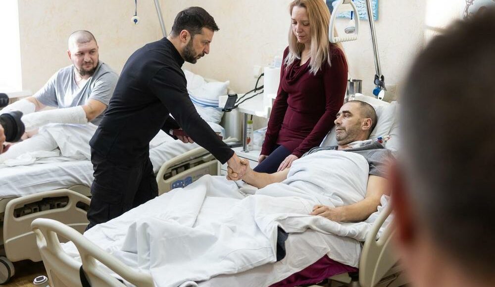 Зеленський відвідав українських воїнів, які проходять лікування після поранень на Покровському напрямку, Харківщині та Курщині і розглянув проєкти безбар'єрності