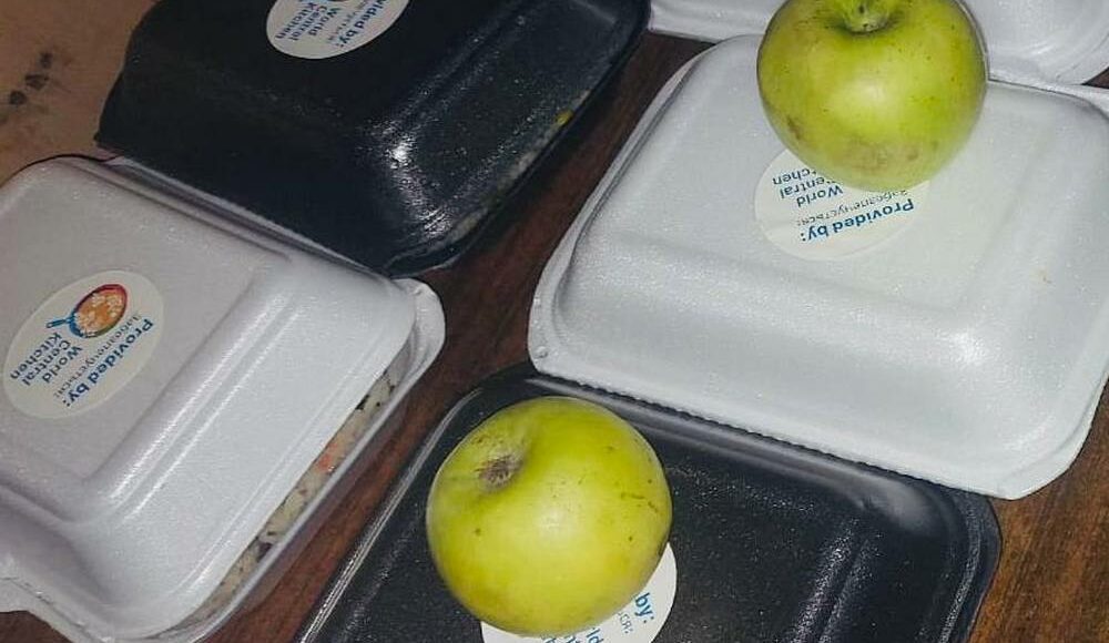 Мешканці Покровська та Родинського отримали продуктові та овочеві набори і гарячі обіди