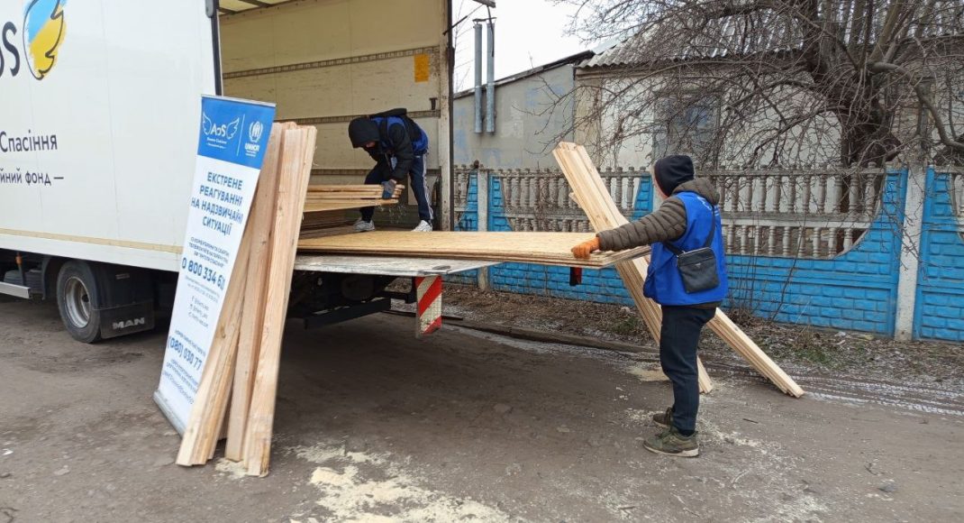 Будівельні матеріали від "Янголів Спасіння" отримали постраждалі від останньої російської атаки жителі Дружківки (фото)