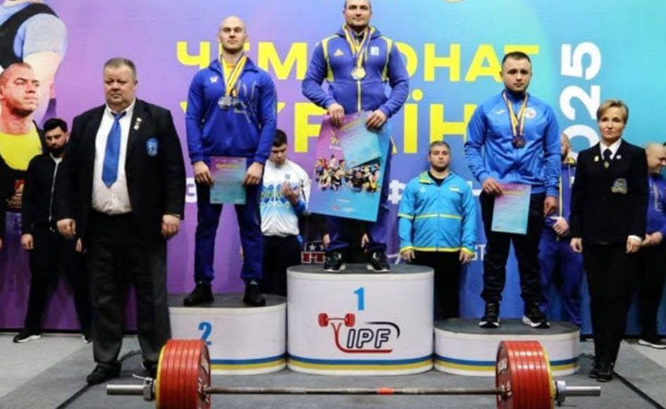 Ряд наград завоевали спортсмены Луганщины на чемпионате Украины по пауэрлифтингу