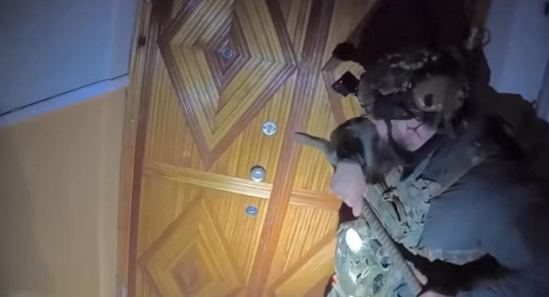 Патрульні показали перші хвилини після вчорашнього вечірнього удару по Костянтинівці (відео)