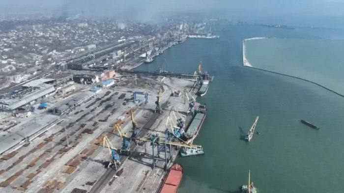Росіяни продовжують вивозити вугілля через Маріуполь