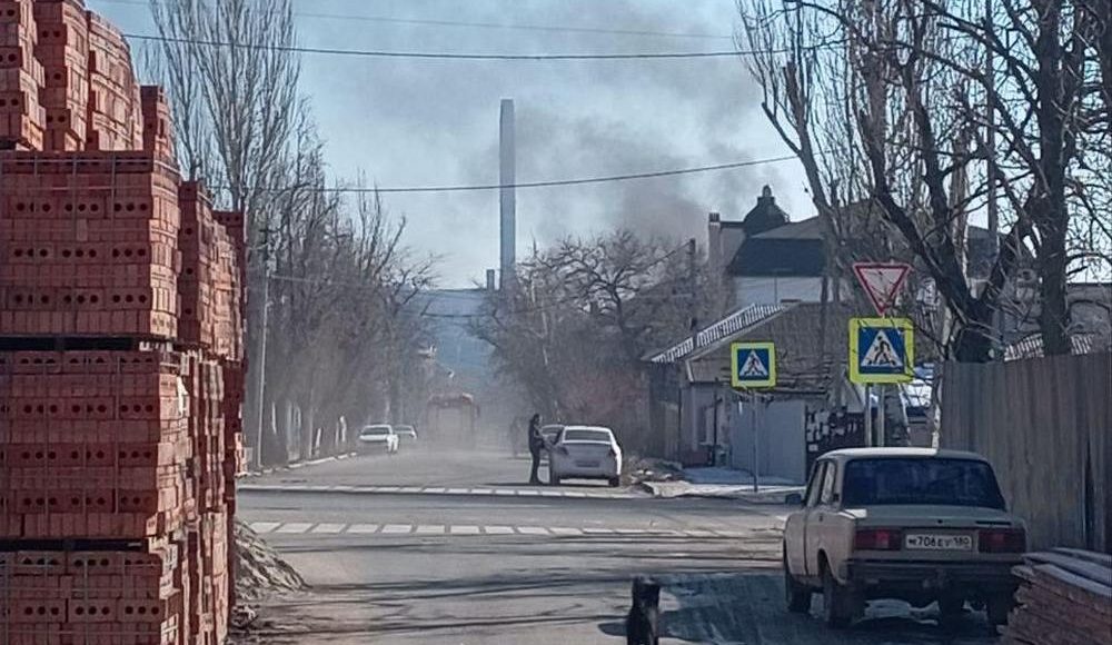 В оккупированном Мариуполе сообщили о пожаре в "админздании": что известно