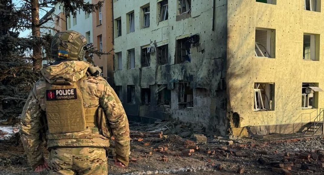 С линии фронта в Донецкой области эвакуированы 2265 человек с детьми