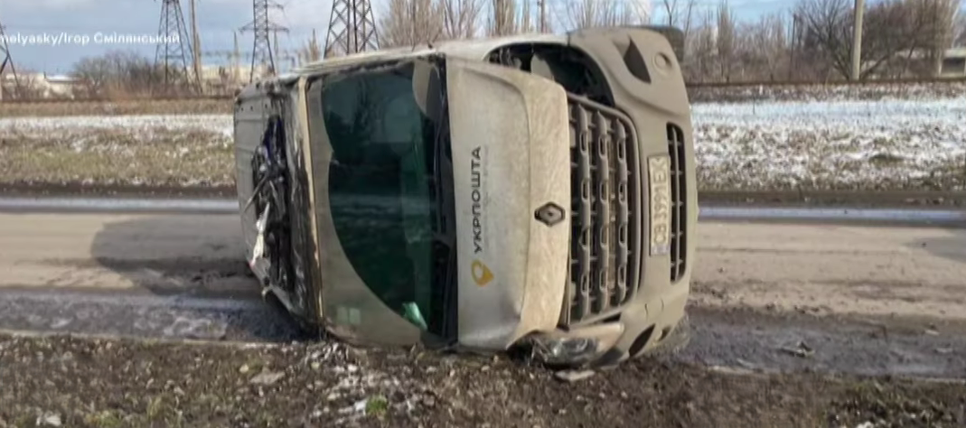 Росіяни цілеспрямовано б'ють дронами по цивільних автівках, — поліція Донеччини