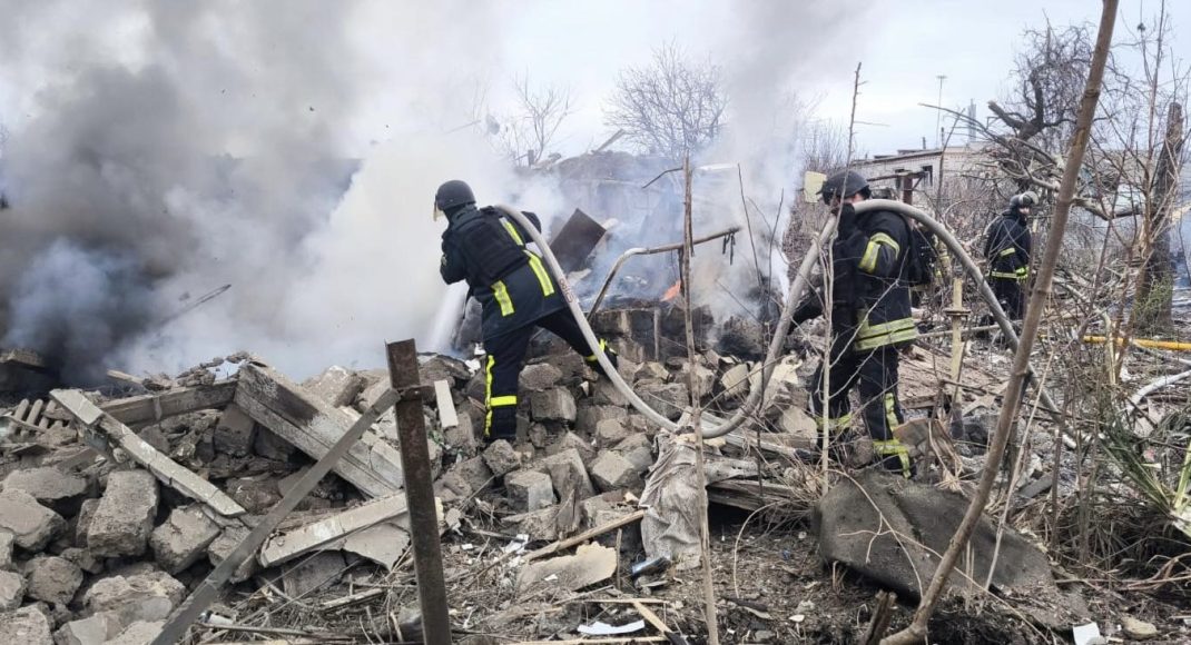 В Краматорске в результате обстрела был ранен мужчина и произошло два пожара (фото)