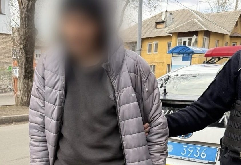 У Краматорську на узбіччі поліція виявила чоловіка у наркотичному спʼянінні