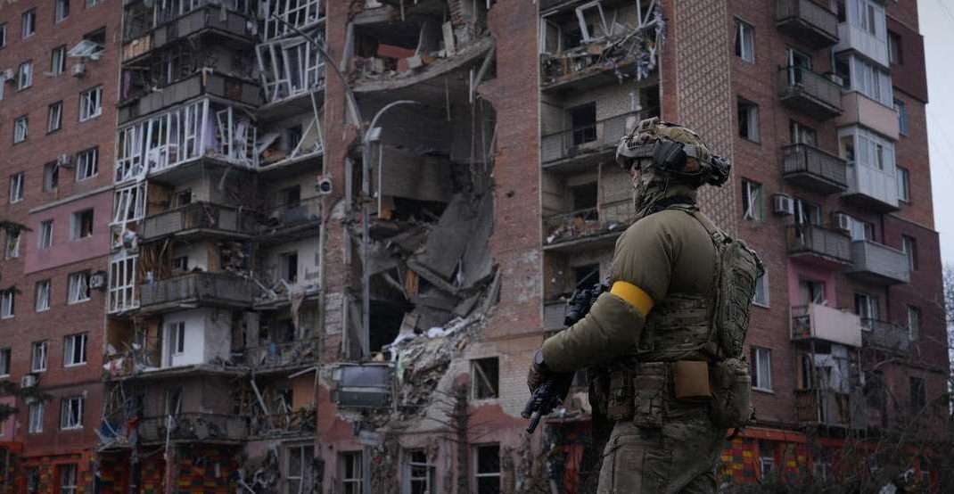 Поліція під обстрілами евакуювала літнє подружжя з Покровська (відео)