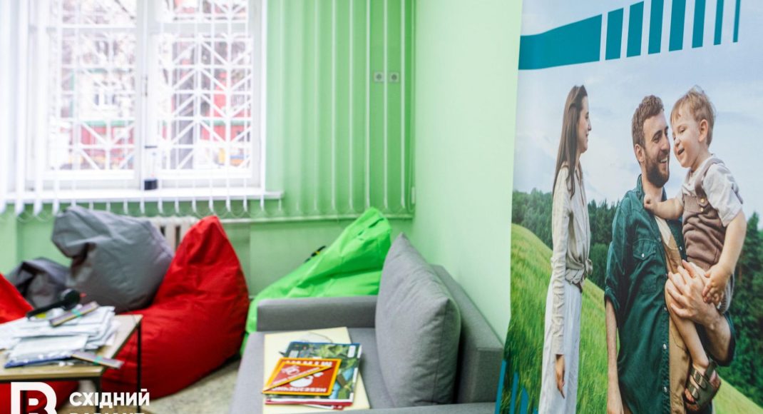 Гуманітарну та медичну допомогу надають переселенцям з Маріуполя у Києві