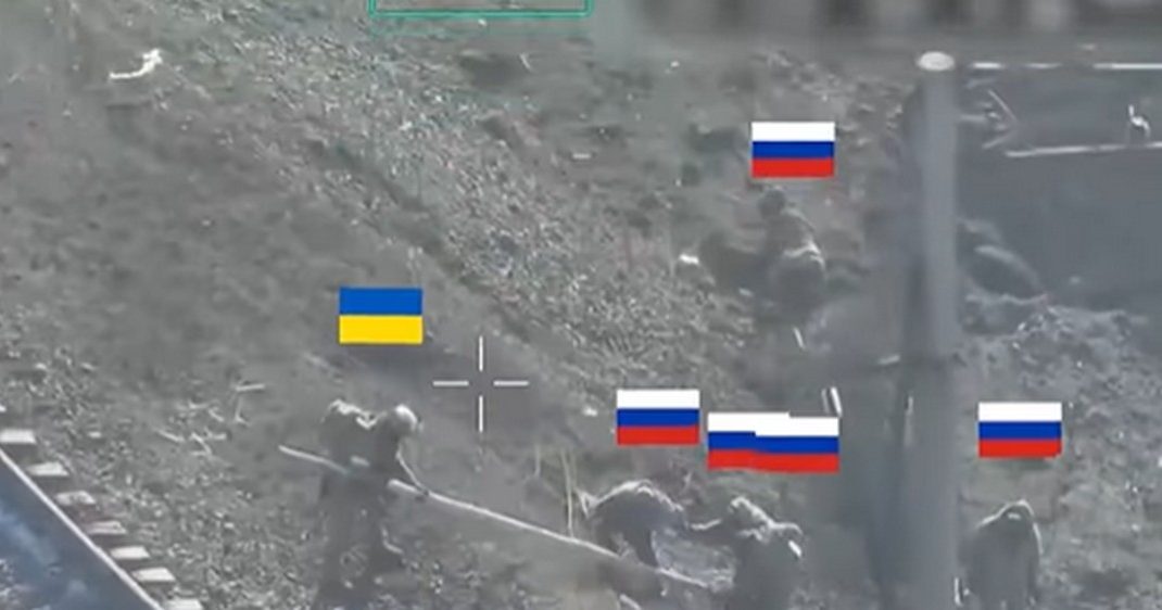 Украинские бойцы взорвали укрытие врага и пленили 9 военных россиян под Покровском (видео)