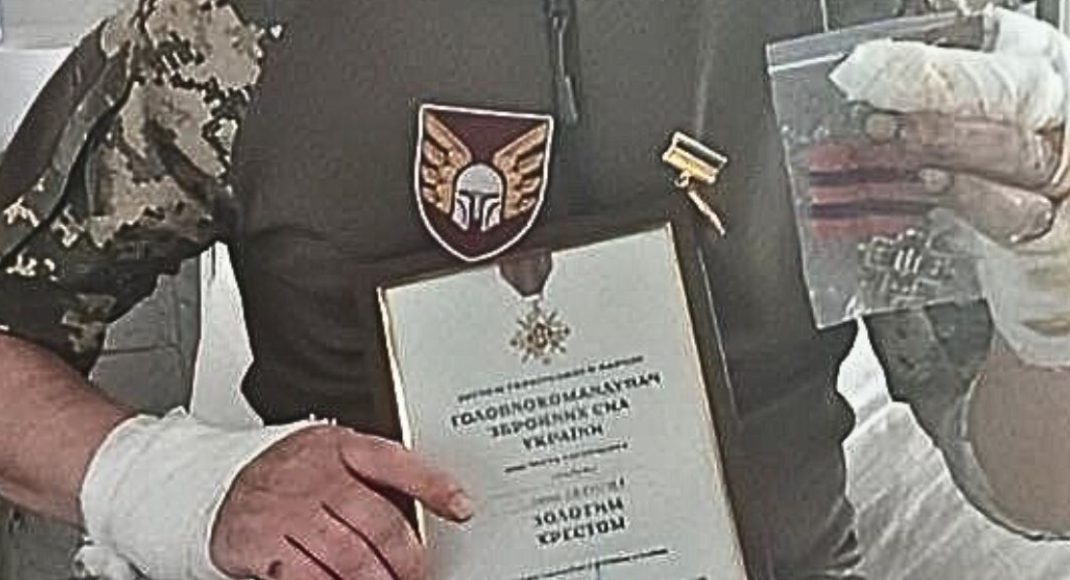 Военного из Великоновоселковской громады наградили "Золотым крестом" Главнокомандующего ВСУ (фото)