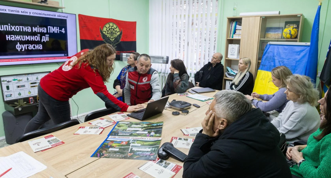 Для мешканців Донеччини проводять тренінги з протимінної безпеки та домедичної допомоги