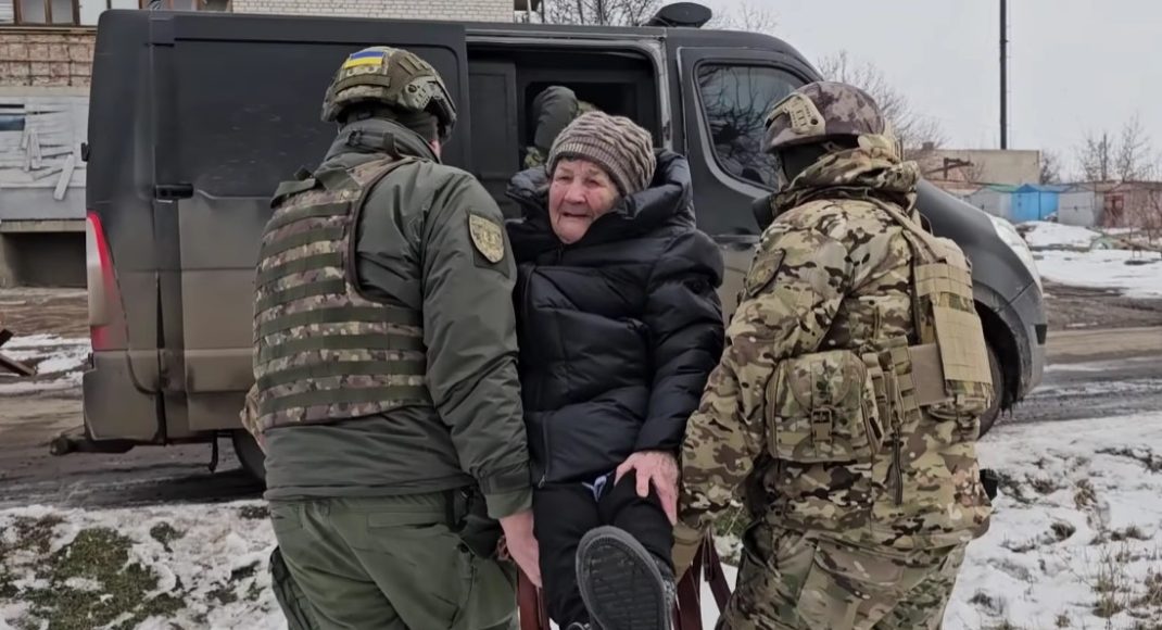 У Костянтинівці запрацювали додаткові екіпажі "Білий янгол", групи парамедиків і мобільні блокпости (відео)