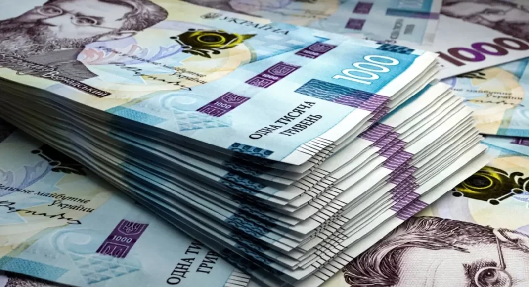 Бухгалтерка маріупольського медзакладу збільшила зарплату у 180 разів: що відомо