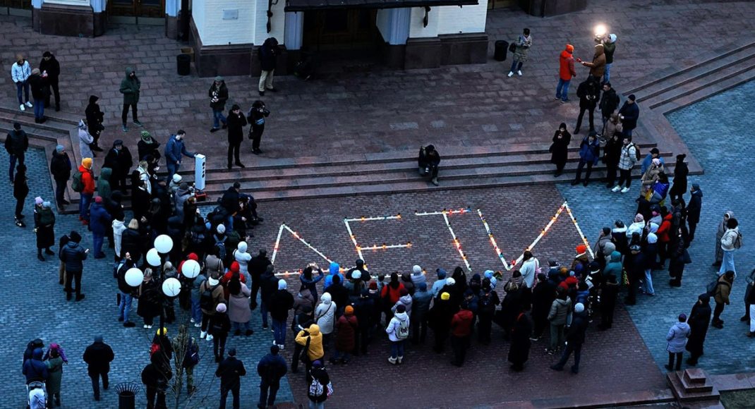 Третья годовщина трагедии Драмтеатра Мариуполя: в 19 городах Украины пройдут акции памяти "ДЕ ТИ?"
