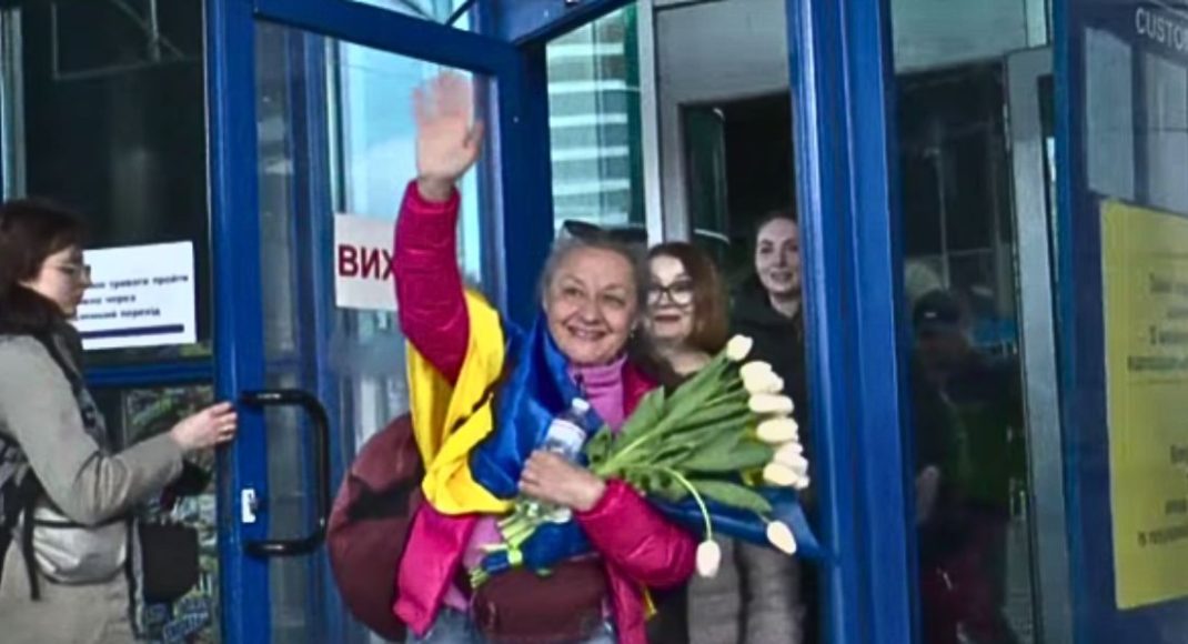 Українську вчительку вдалося витягти з окупації: деталі (відео)
