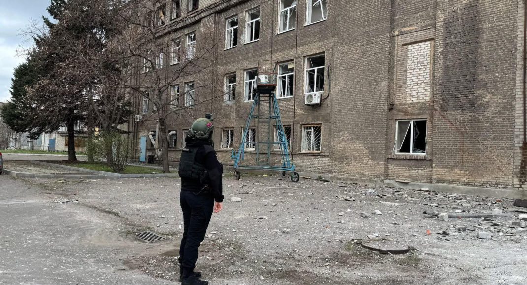 Росіяни знову обстріляли Костянтинівку авіабомбами: є поранений і загиблий (фото)