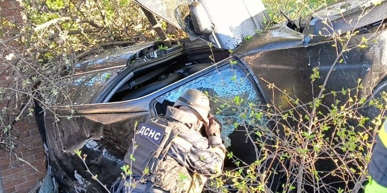 В Славянске спасатели освободили мужчину из скореженного в ДТП автомобиля (фото)