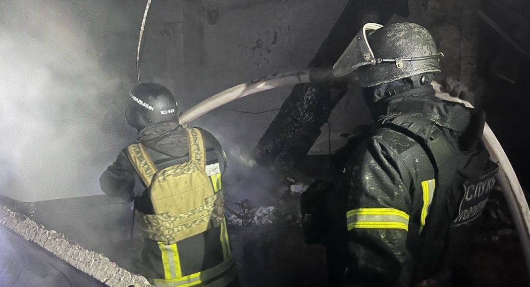 Россияне ночью ударили по Доброполью, в результате чего вспыхнул пожар (фото)