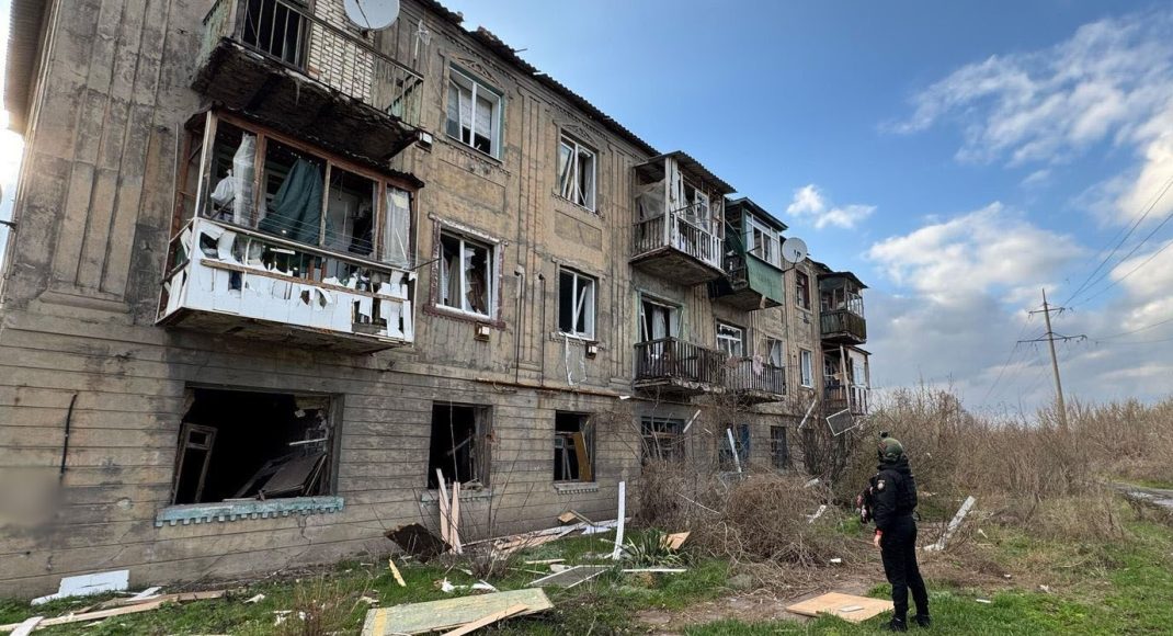 Красний Лиман окупанти накрили з артилерії, а на Костянтинівку скинули три авіабомби ФАБ-250 (фото)