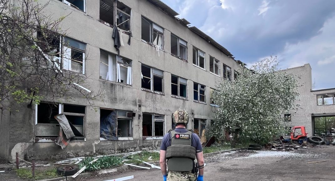 На Константиновку россияне сбросили сегодня 8 авиабомб: есть погибшие (фото)