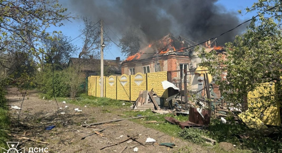 Рятувальники показали наслідки обстрілу Слов'янська, від якого загинула людина (фото, відео)