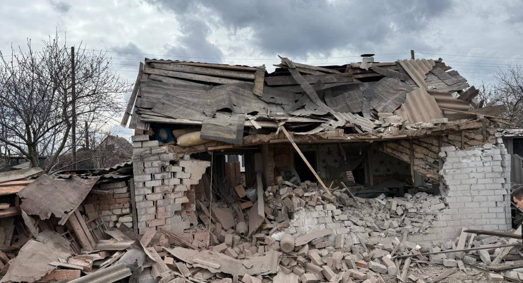 Росіяни 17 разів обстріляли населені пункти Донеччини, з лінії фронту евакуйовано 30 дітей (фото, відео)