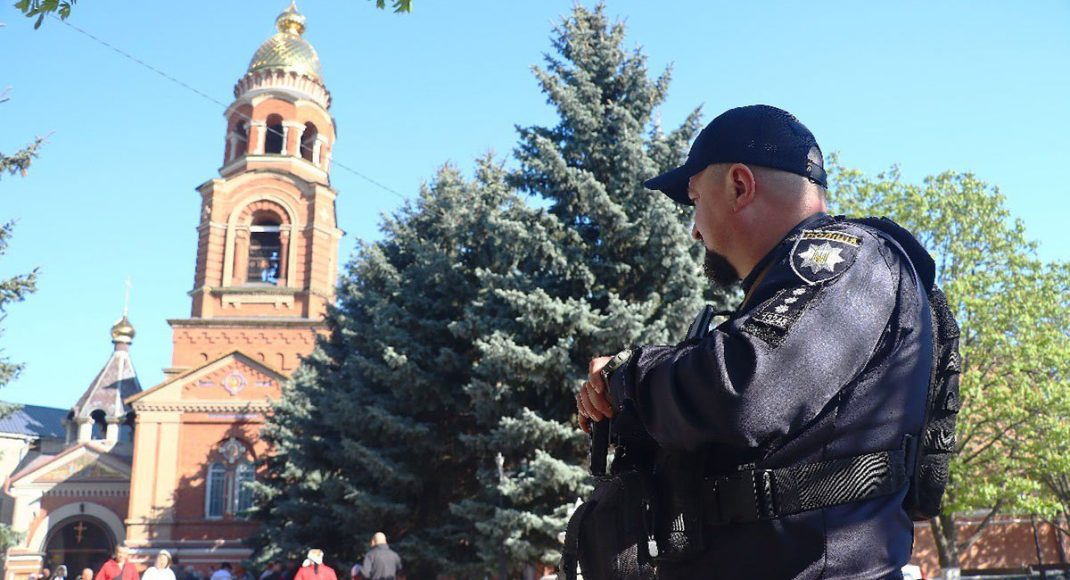 Во время поминальных дней за безопасностью граждан на кладбищах и улицах Донетчины будут следить около 400 правоохранителей