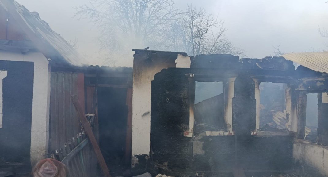 В Красном Лимане на Донетчине среди завалов достали фрагменты неидентифицированных тел (фото)