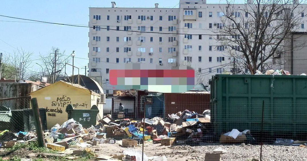 В оккупированном Мариуполе жители жалуются на мусор и проблемы с водой