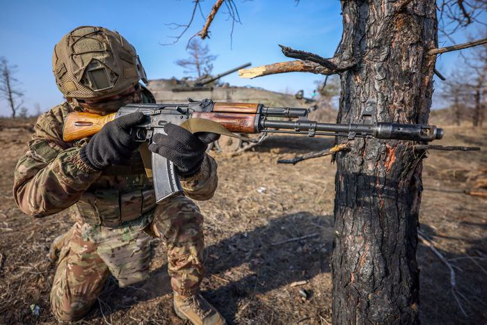 В так называемой "лнр" коммунальщиков обязали пройти военные сборы
