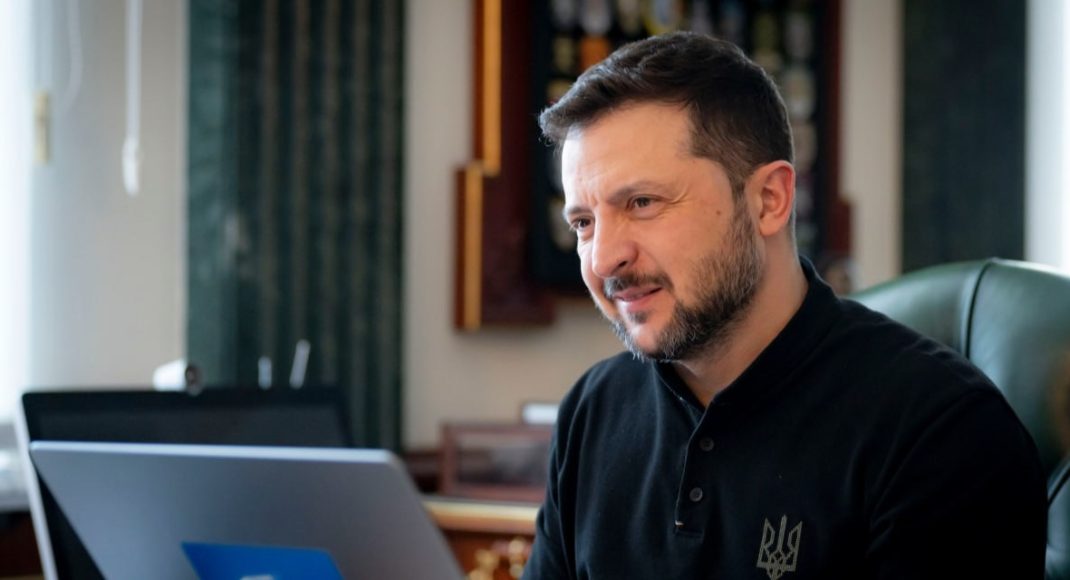 Зеленский подписал законы о продлении действия военного положения и проведения общей мобилизации