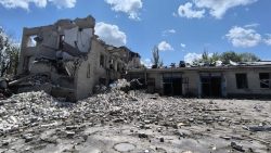Газовщики Донетчины показали разрушенное россиянами здание горгаза в Покровске (фото)