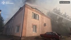 Константиновка под вражескими обстрелами: спасатели показали, как ликвидируют последствия атак (видео)