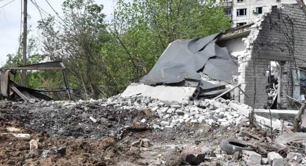 Краматорськ через ворожі обстріли частково залишається без світла, є руйнації і поранені (фото)