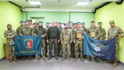 Морські піхотинці, які захищають Донеччину, отримали нагородили Ради оборони області (фото)