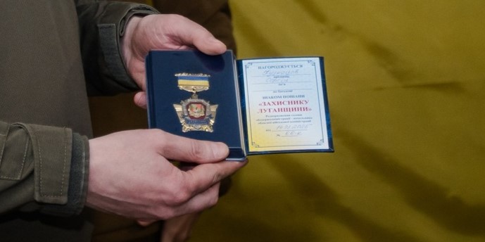 Знаками почета "Защитнику Луганщины" наградили 5 бойцов Славянской бригады НГУ (фото)