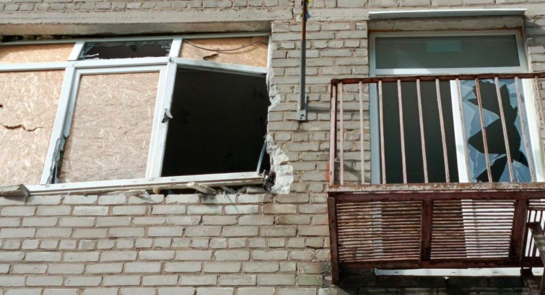 В Константиновке вражеским обстрелом повреждено учреждение здравоохранения