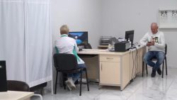 Медики Селидівського медичного центру продовжують лікувати переселенців під Києвом (відео)