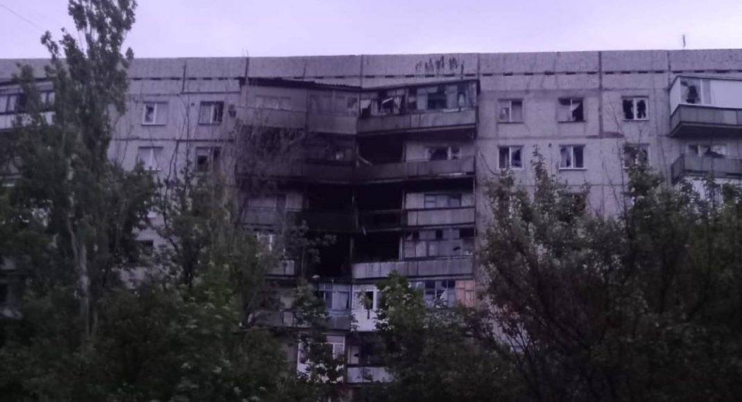 В Константиновке в результате обстрела возникли пожары в двух девятиэтажках