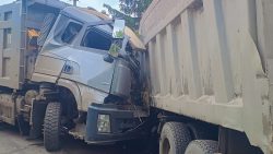 В Краматорском районе спасатели деблокировали мужчину из искореженного в ДТП грузовика (фото)