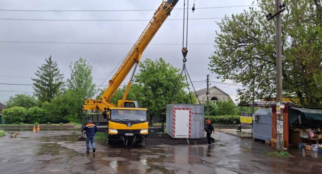 У селищі Біленьке у Краматорській громаді встановлюють мобільне укриття: фото