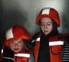 Бахмутские "Белые ангелы" эвакуировали из прифронтового Светлого трех девочек и их отца (видео)