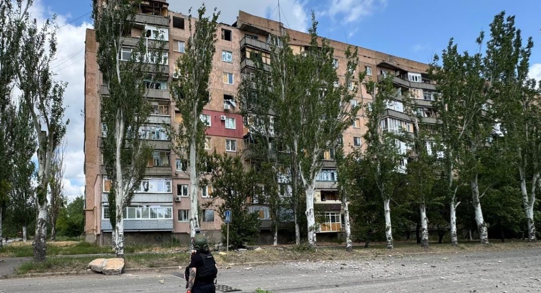 До Костянтинівки прилетів російський "Смєрч": пошкоджено житлову інфраструктуру (фото)