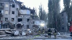 Друга доба рятувальної операції: у Краматорську зросла кількість жертв від ворожого удару (фото)