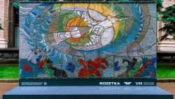 Мозаїку "Боривітер" Алли Горської, знищену росіянами в Маріуполі, до найменших деталей відновили в Києві (фото)