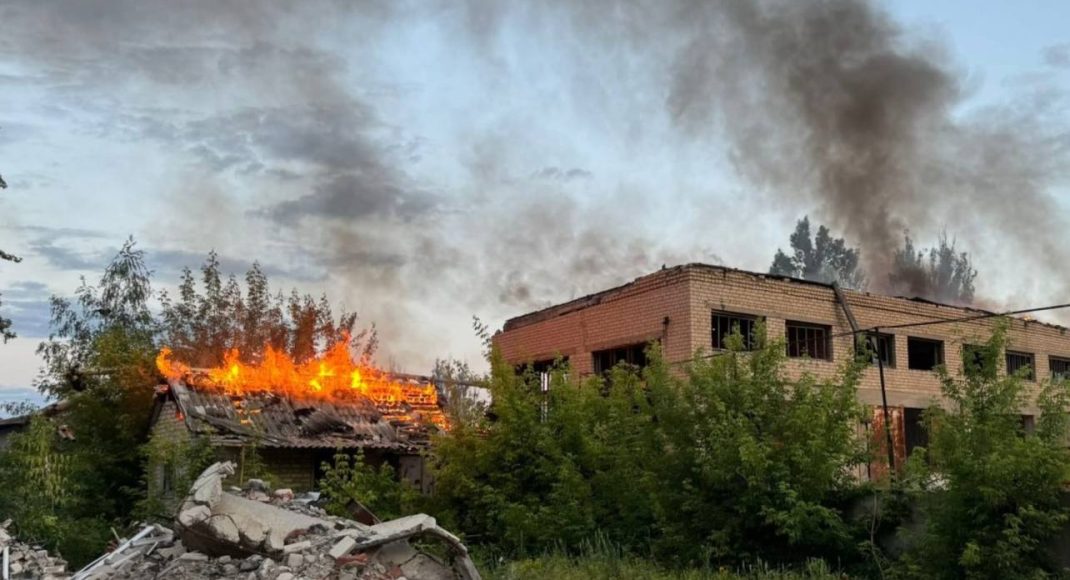 На Донеччині внаслідок обстрілів є загиблі та поранені, рятувальники ліквідовують пожежі