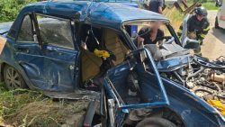 У Костянтинівці рятувальники деблокували жінку з понівеченого внаслідок ДТП автомобіля (фото)